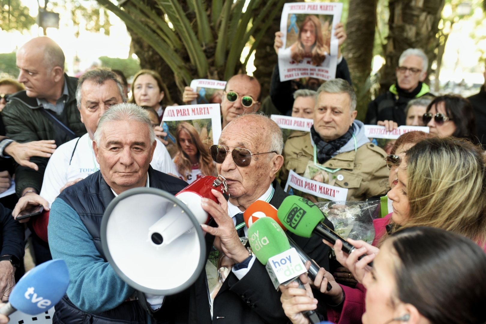 El abuelo de Marta del Castillo, durante una manifestación.