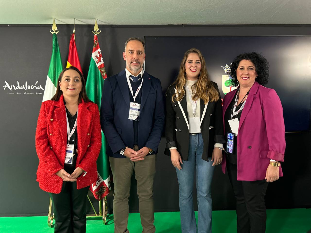 El alcalde Ramón Galán, con las delegadas María Hedrera y Alba Zambrano, con la técnico municipal Lola Vega.