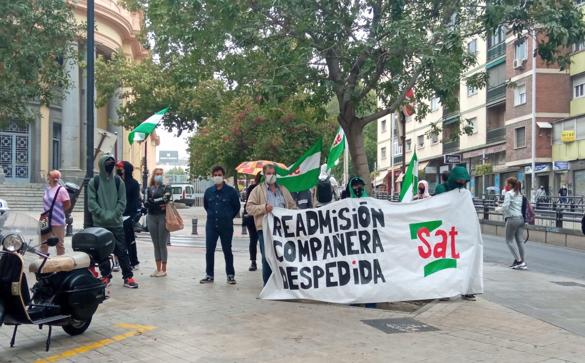 Una de las concentraciones del SAT para solicitar la readmisión de Vanesa.