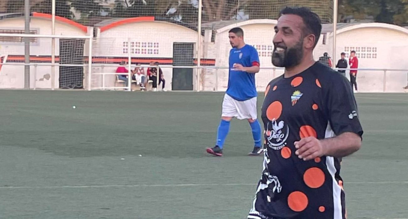 Dani Carrasco vuelve a disfrutar del fútbol en el CD Zona Sur, equipo del 'Chicle'.