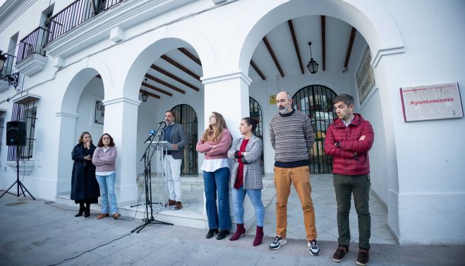 Concentración por los cortes de luz en Trebujena.