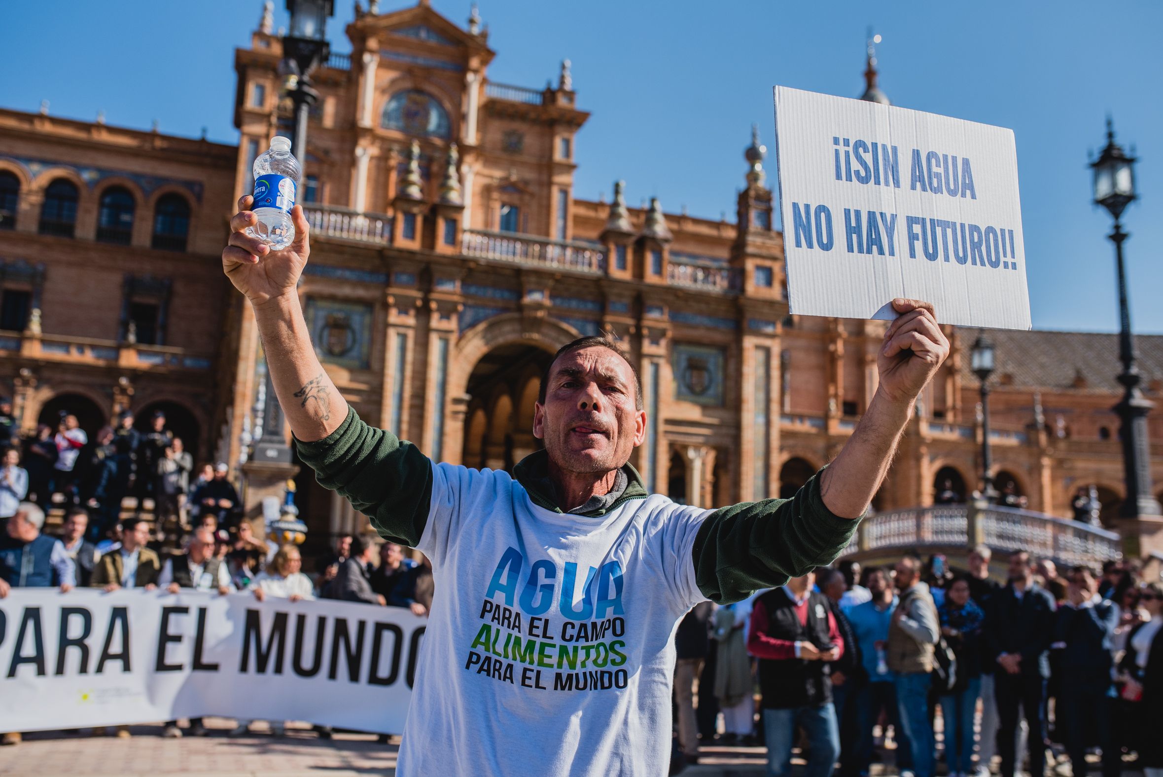 Manifestación de los agricultores de Huelva en las calles de Sevilla para pedir agua.