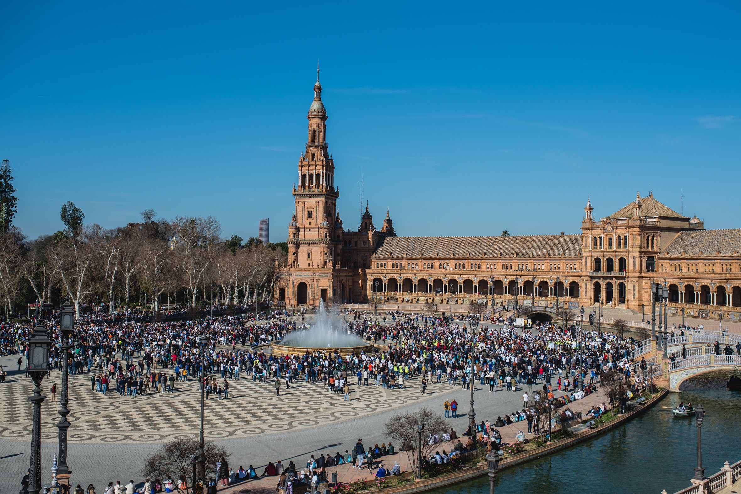 Manifestación de los agricultores de Huelva en las calles de Sevilla para pedir agua.