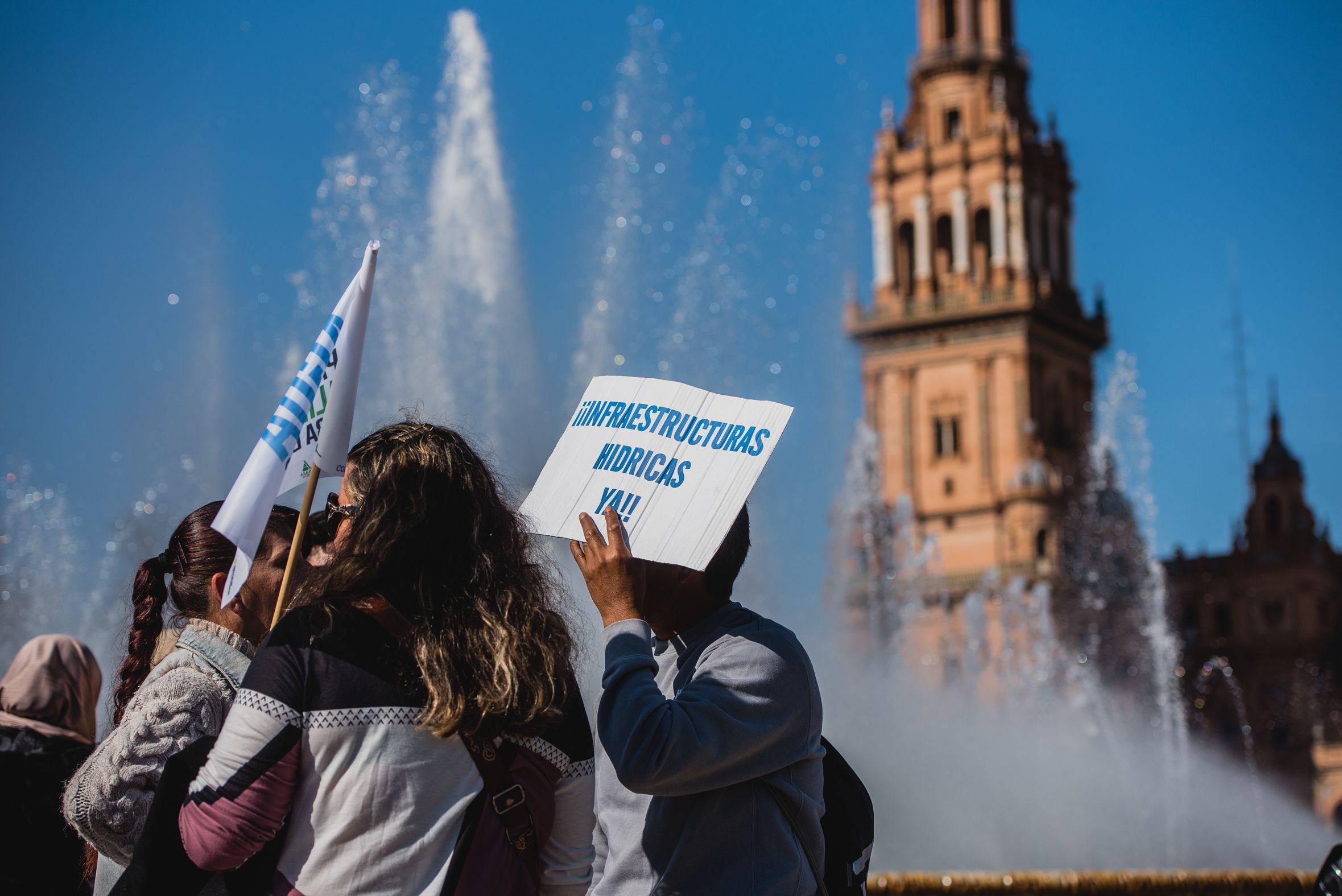 Manifestación de los agricultores de Huelva en las calles de Sevilla para pedir agua.