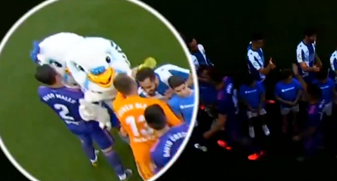 Momento del presunto abuso sexual de Hugo Mallo a una mujer disfrazada de la mascota del Espanyol. FOTO: LASEXTA Momento del presunto abuso sexual de Hugo Mallo a una mujer disfrazada de la mascota del Espanyol. FOTO: LASEXTA