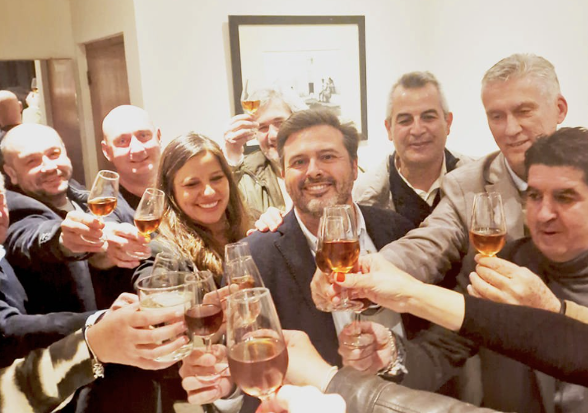 Nicolás Sosa, en su despedida con presidente de la peña Buena Gente, el pasado sábado en Jerez.