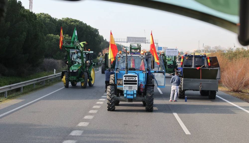 Las protestas de los agricultores en las carreteras de Jerez, en imágenes Las protestas de los agricultores en las carreteras de Jerez, en imágenes
