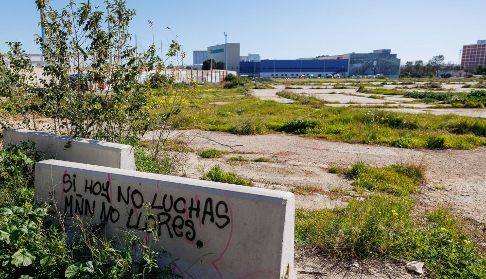 Solar destinado a la construcción del nuevo hospital en Cádiz entre los barrios de Loreto y Puntales.