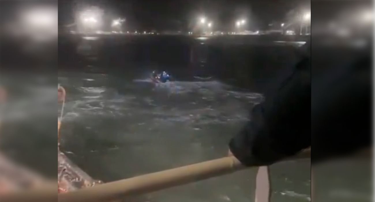 Una de las embarcaciones de los narcos que ha embestido mortalmente contra la Guardia Civil. Barbate ha decretado tres días de luto. Una de las embarcaciones de los narcos que ha embestido mortalmente contra la Guardia Civil. Barbate ha decretado tres días de luto.