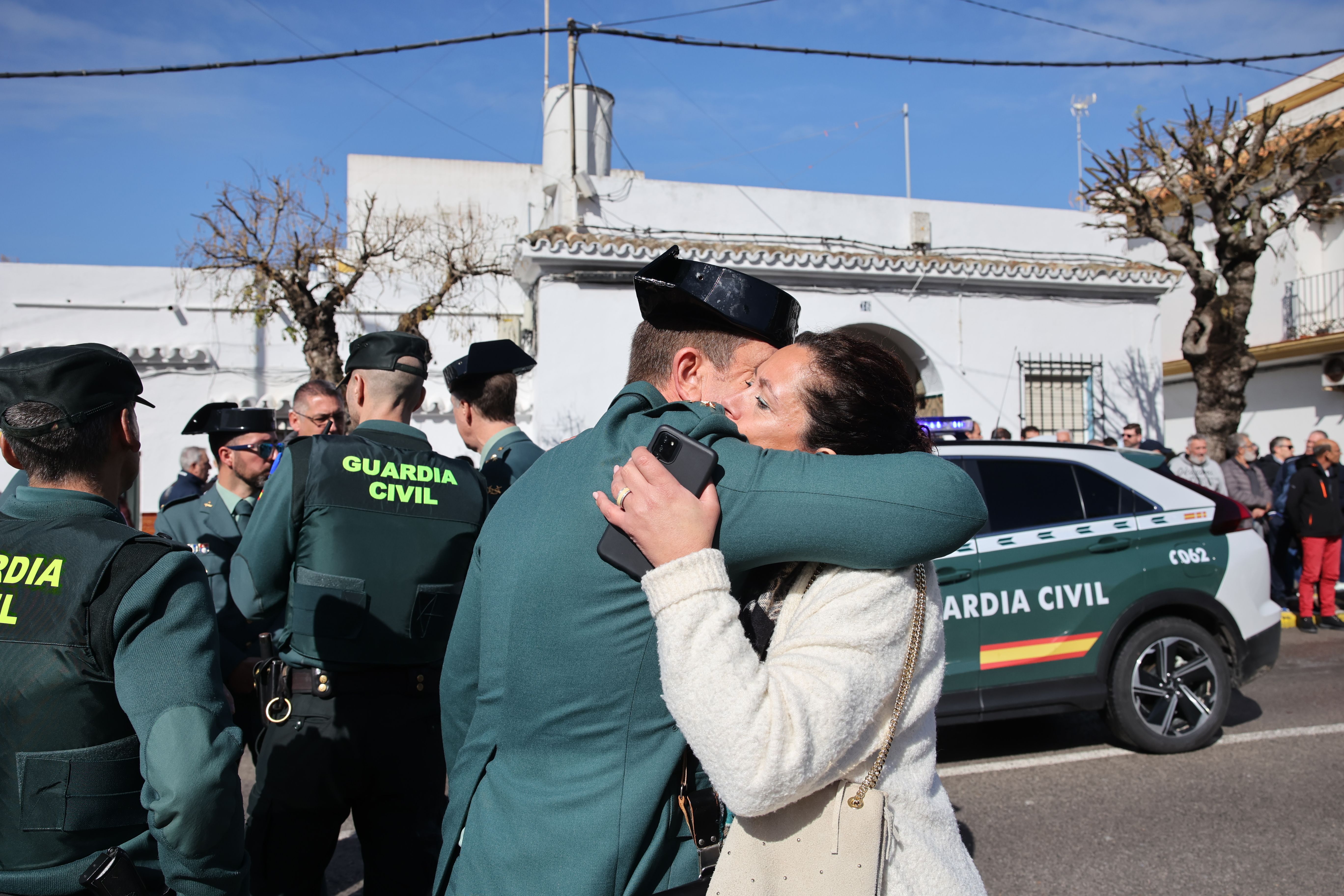 El dolor de Barbate tras la muerte de los dos guardias civiles. Un pueblo que no quiere acostumbrarse al estigma. 