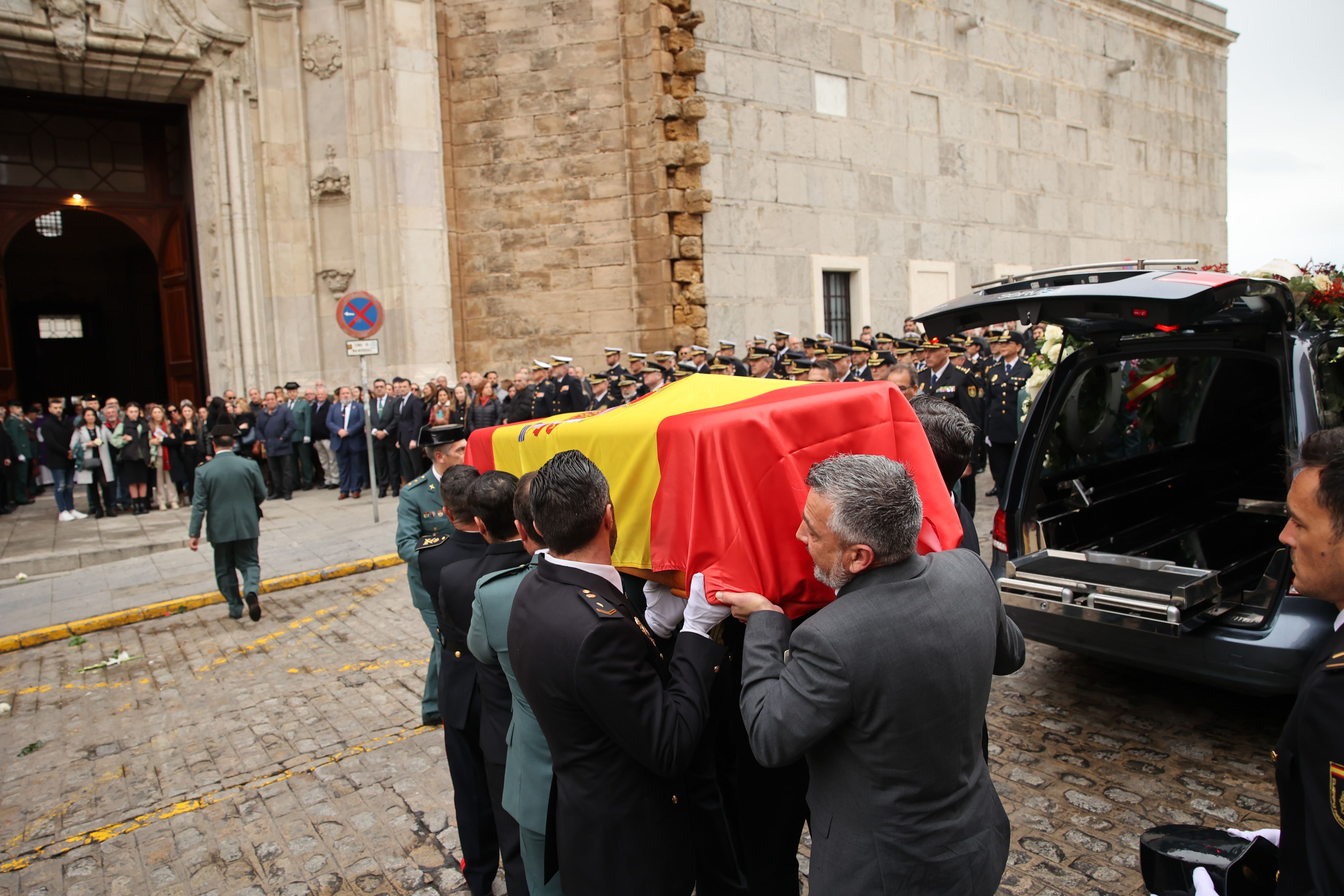 Funeral en la Catedral de Cádiz de Miguel Ángel, uno de los guardias civiles asesinados en Barbate.