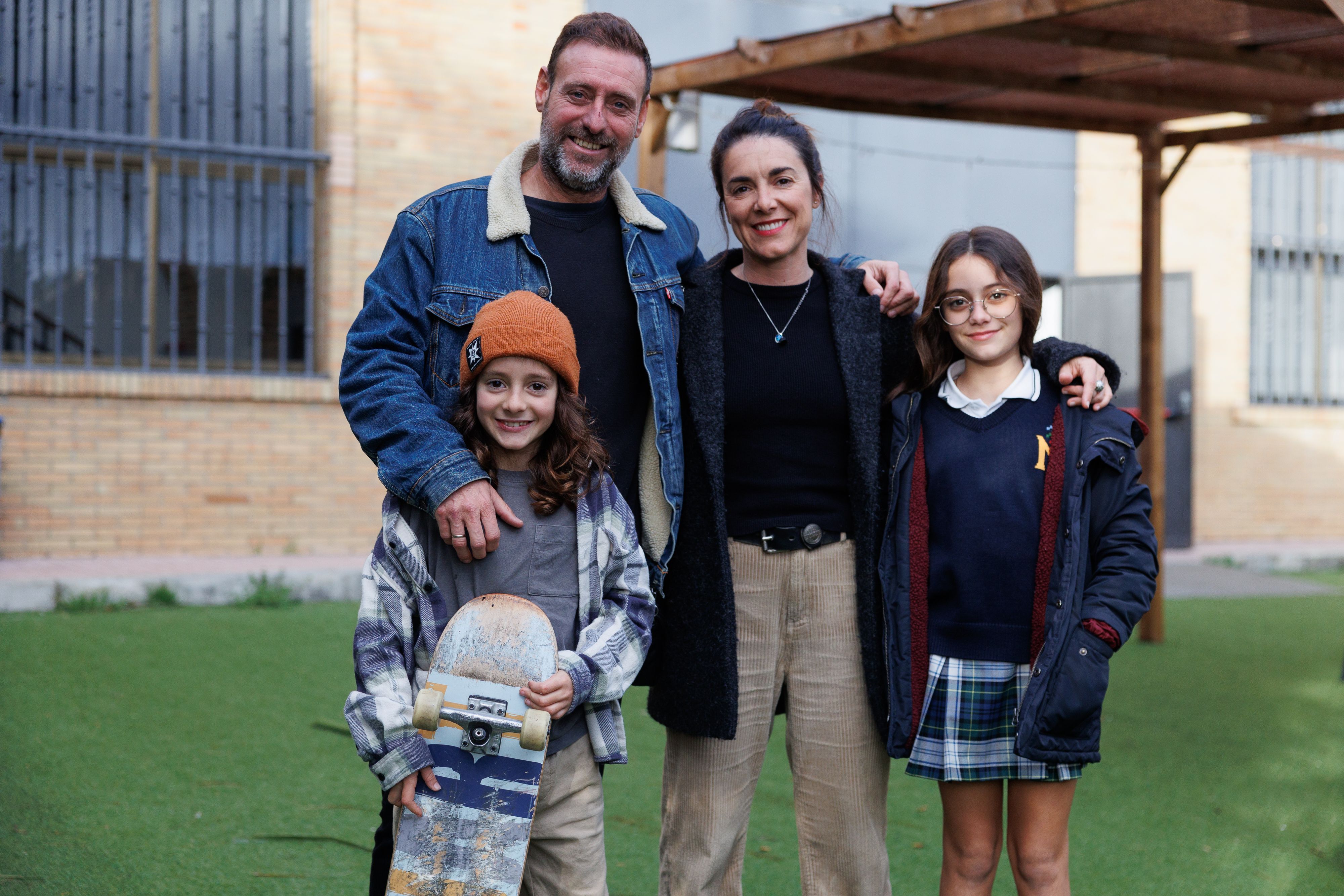 Leo junto a su hermana y sus padres en La Bodega, donde suele practicar.