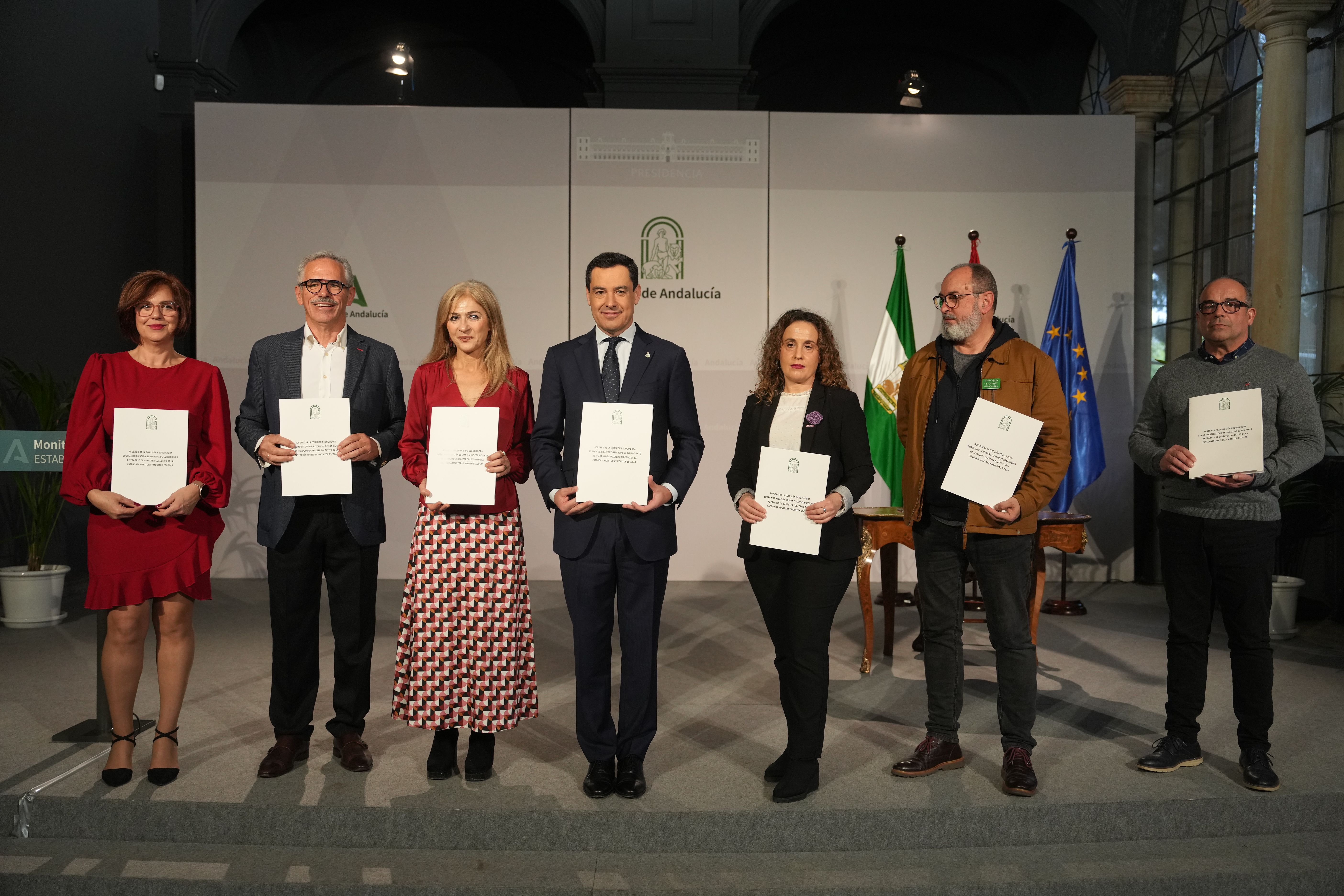 Firma entre el Gobierno andaluz y los sindicatos.