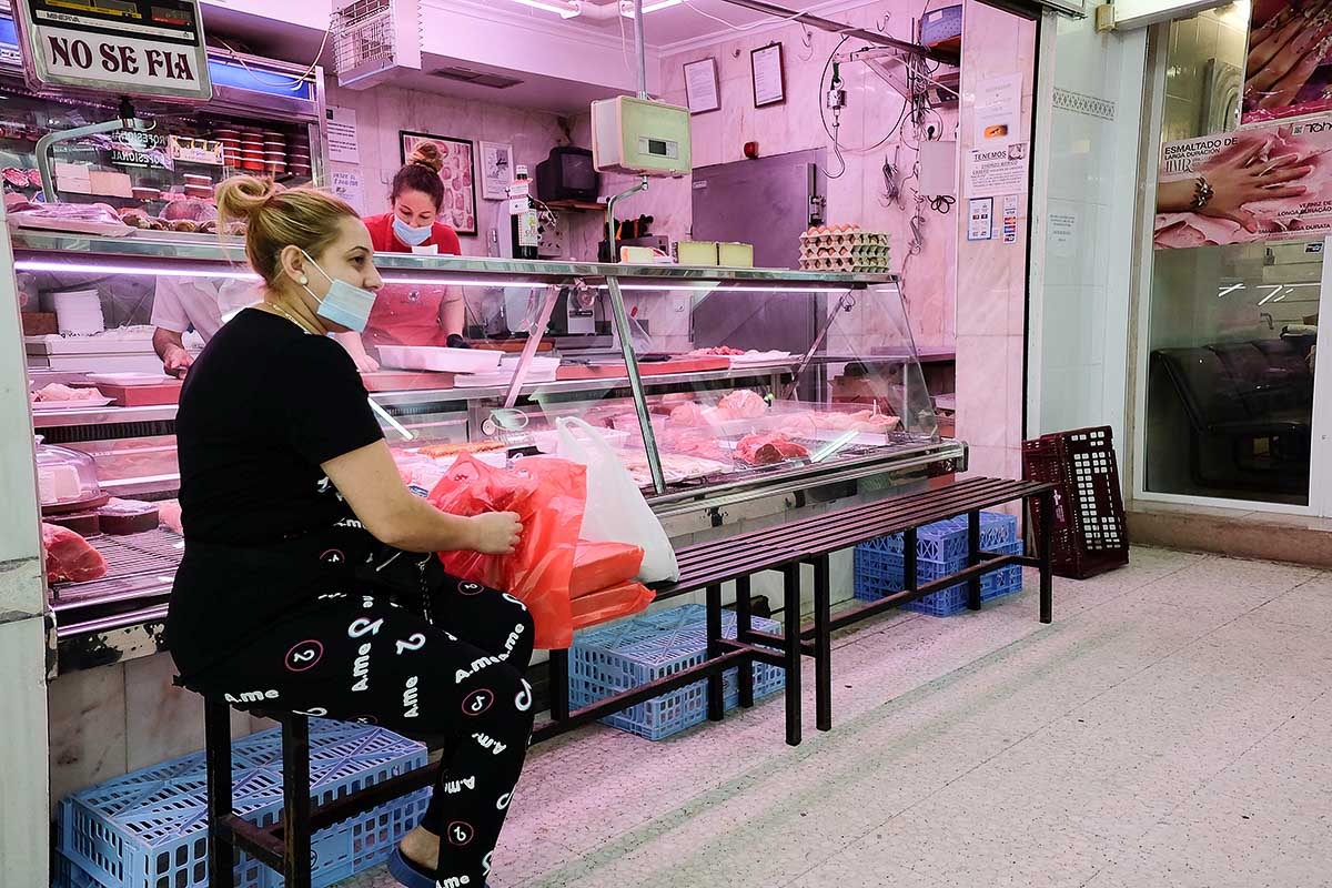 Imagen en un mercado del Polígono Sur de Sevilla. FOTO: JOSÉ LUIS TIRADO