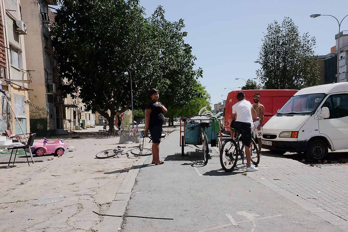 Polígono Sur de Sevilla es el barrio más pobre de toda España. Polígono Sur de Sevilla es el barrio más pobre de toda España.