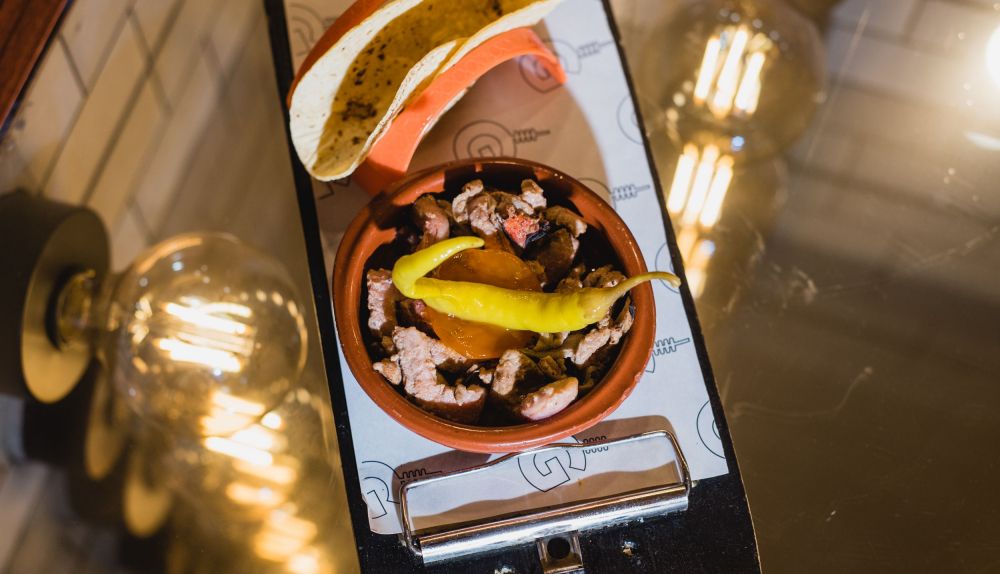 El Cuelgue de Santi Temblador, cocina gamberra en Sevilla, en imágenes.