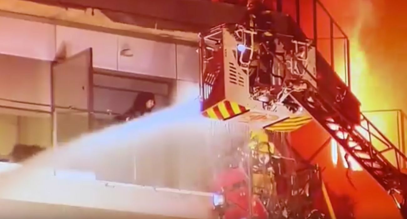 El rescate por parte de los bomberos de un padre y su hija.
