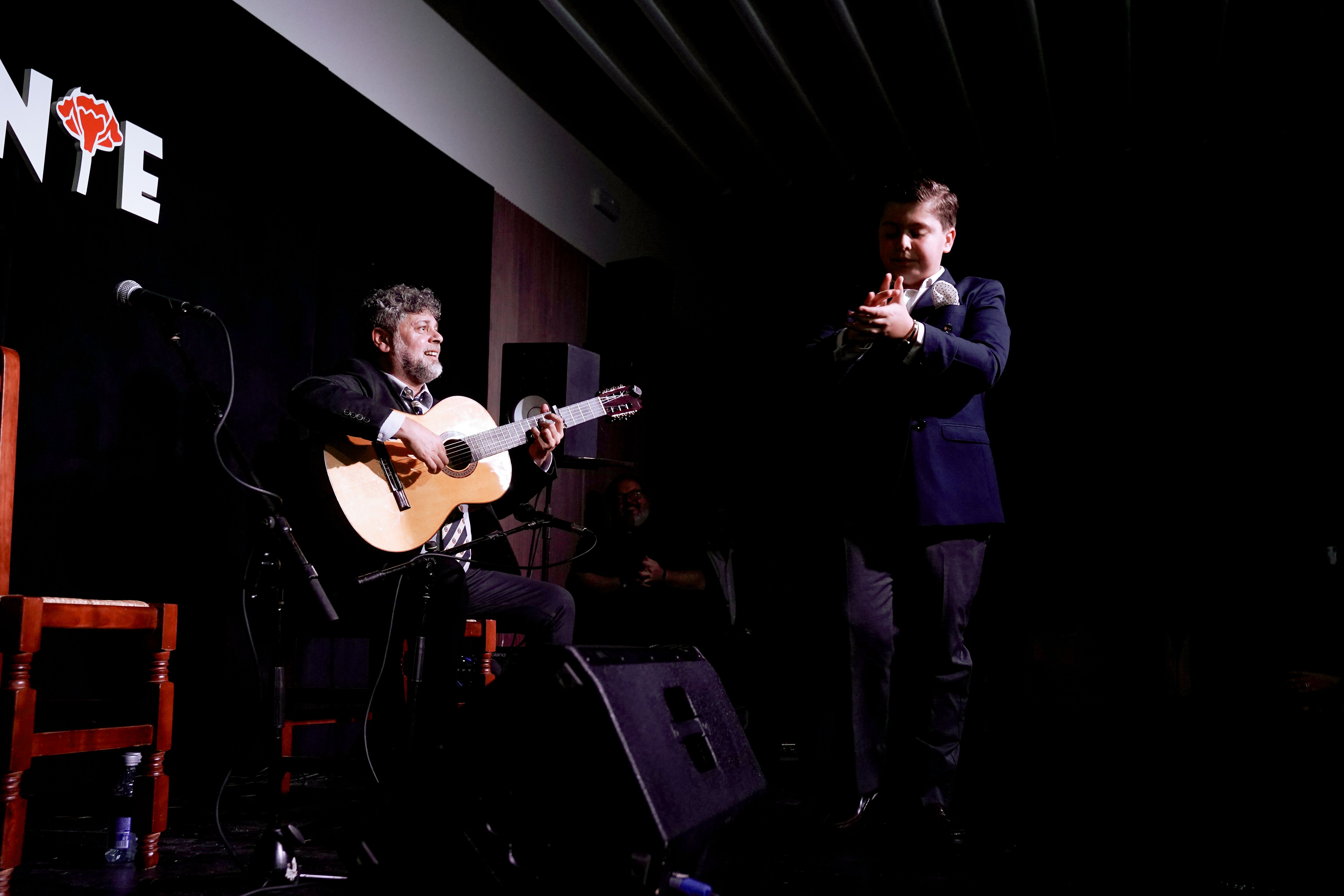 Manuel Monje chico y Manuel Jero, por bulerías, en la Peña Flamenca Buena Gente - Sara Espinosa