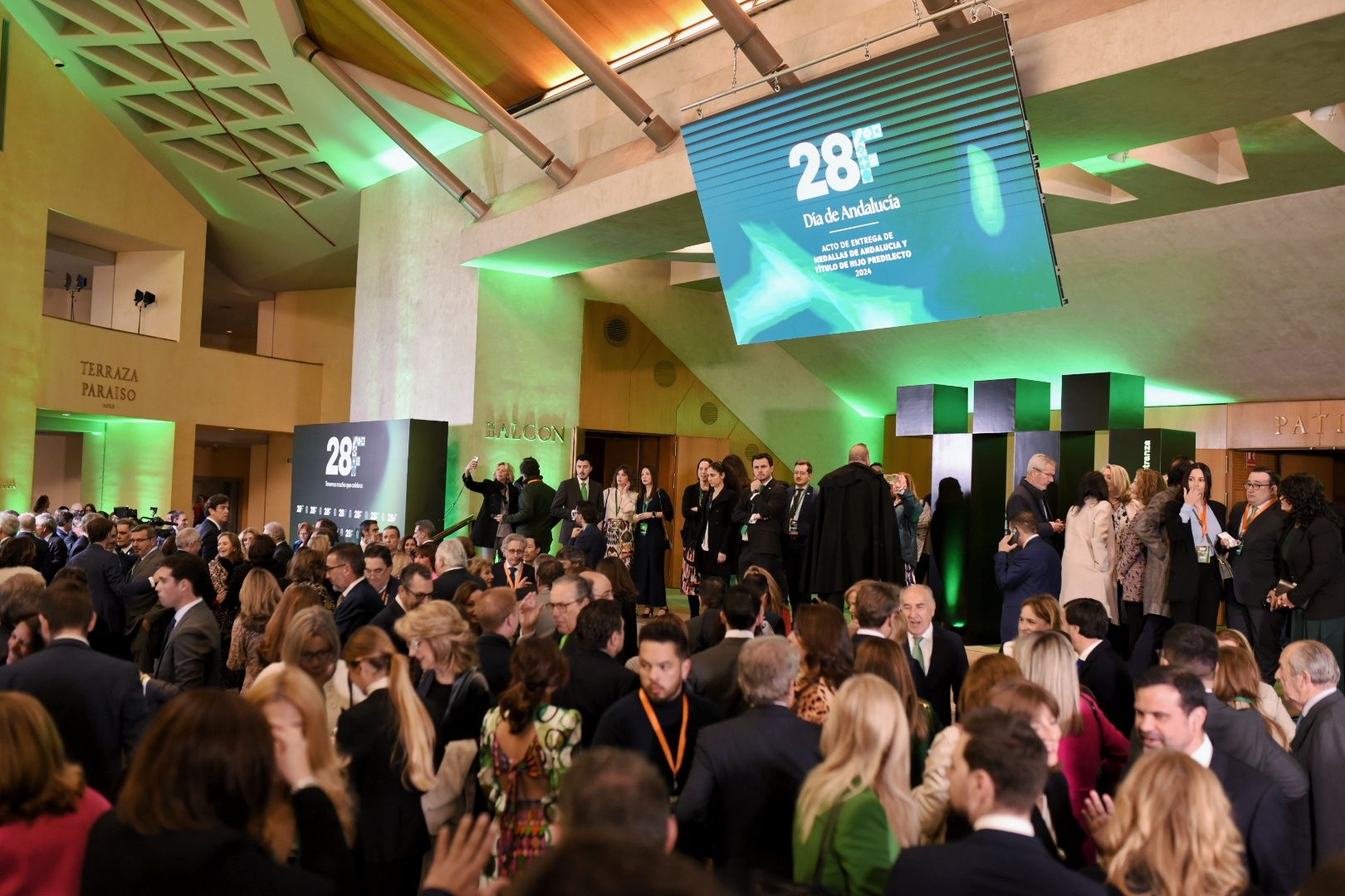 Asistentes al acto de entrega de Medallas de Andalucía.