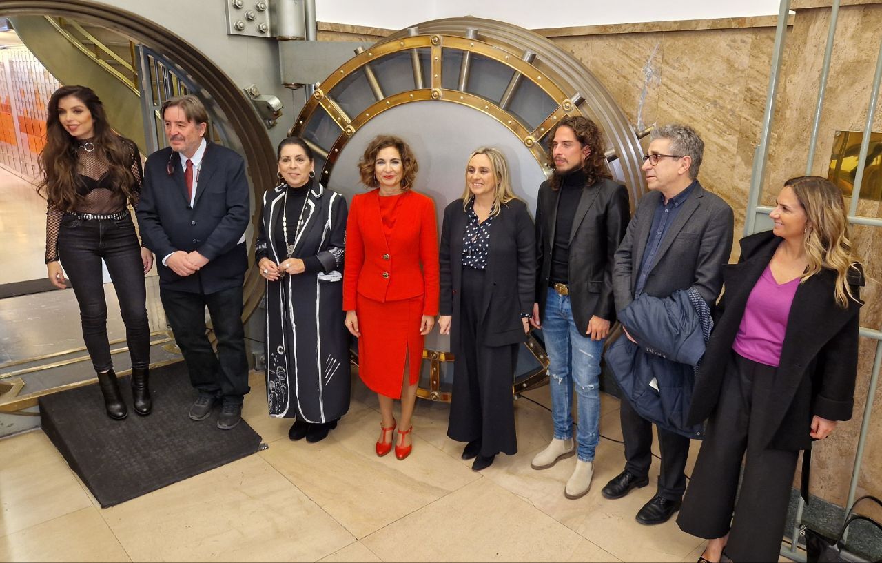 Foto de familia del acto en el Instituto Cervantes. El legado cultural de Enrique Morente ya descansa en la Caja de las Letras, entre Lorca y Hernández.