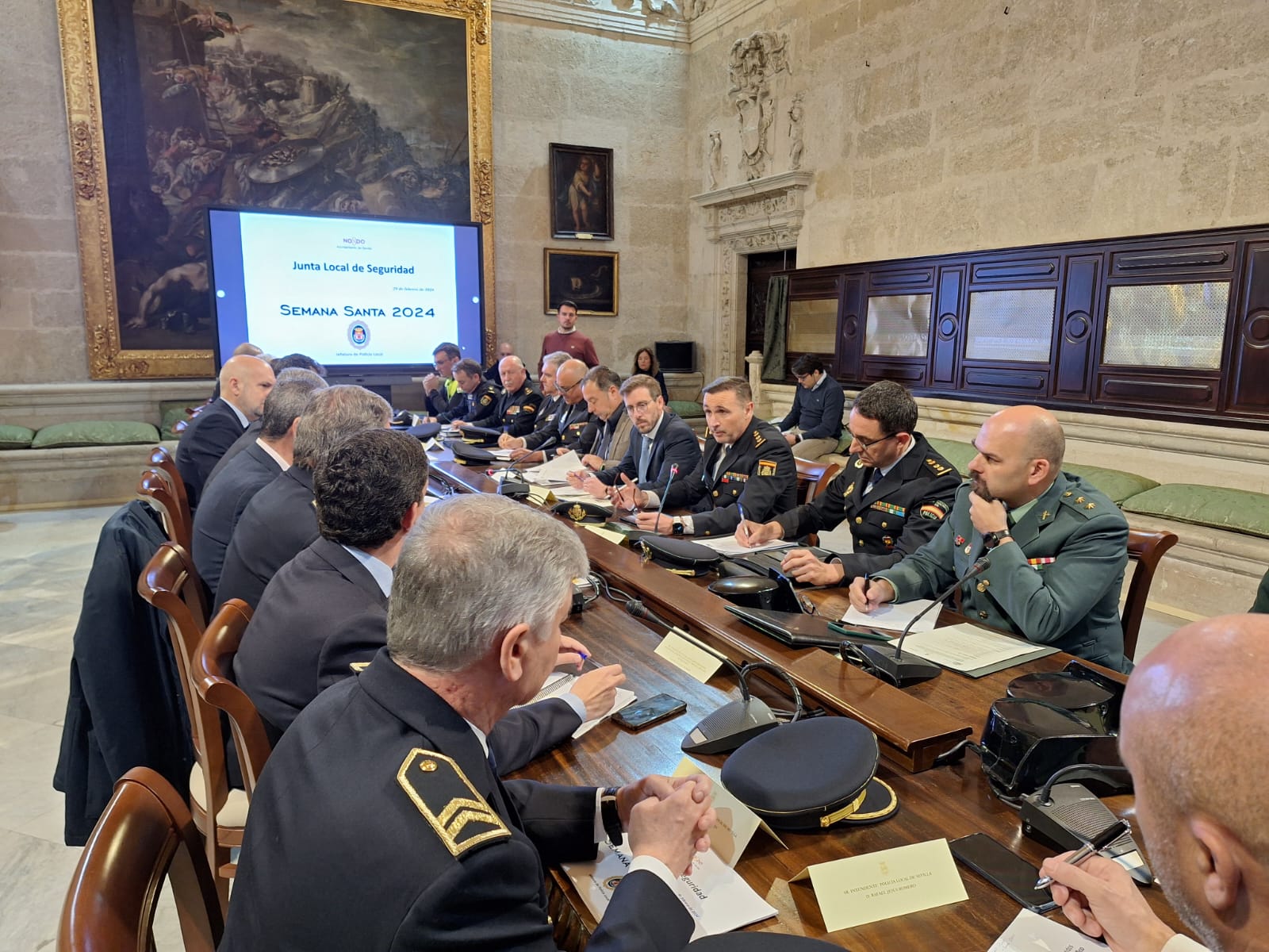 La junta local de Seguridad que ha prohibido el alcohol en la 'Madrugá' de Sevilla.