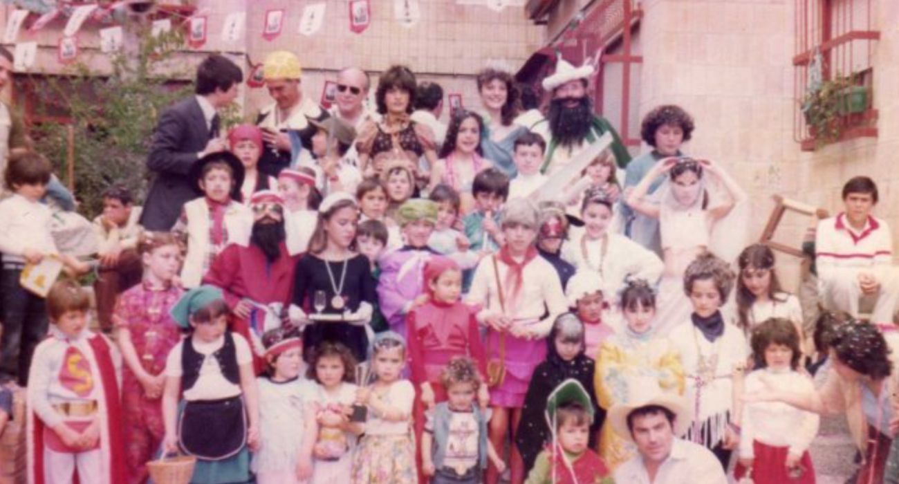 Una fiesta de vecinos, hace décadas, en La Granja.