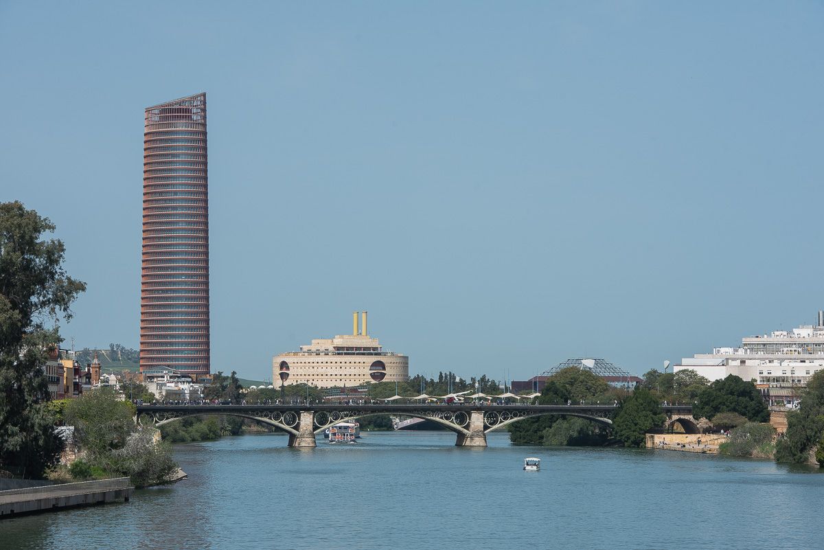 Torre Sevilla, vista desde el río.
