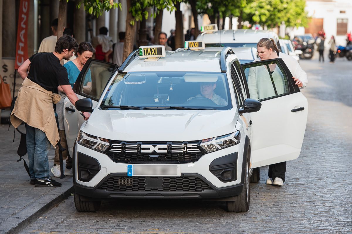 Taxistas de Sevilla, "expulsados" por aseguradoras.