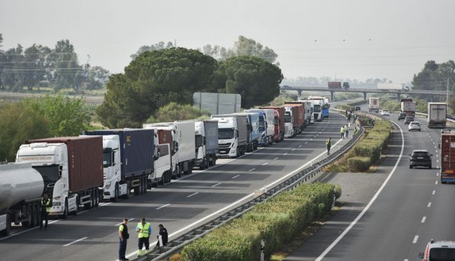 Retenciones en el punto donde ha tenido lugar el trágico accidente.