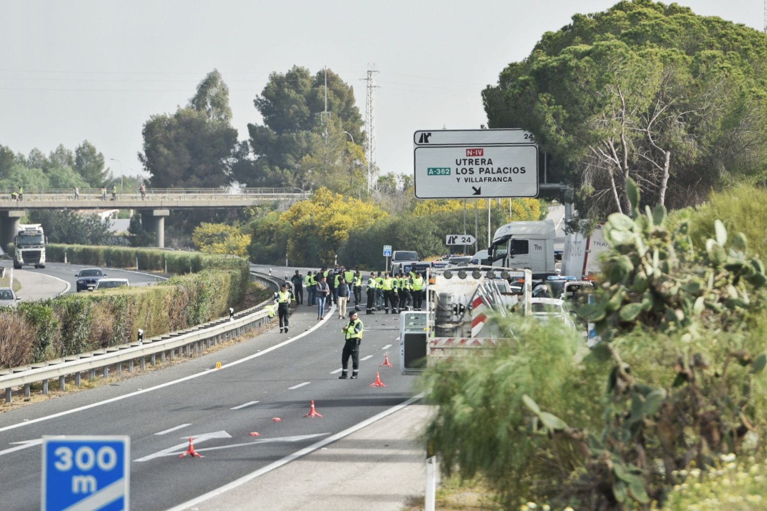 Agentes de la Guardia Civil, en la AP4, en una imagen de archivo.