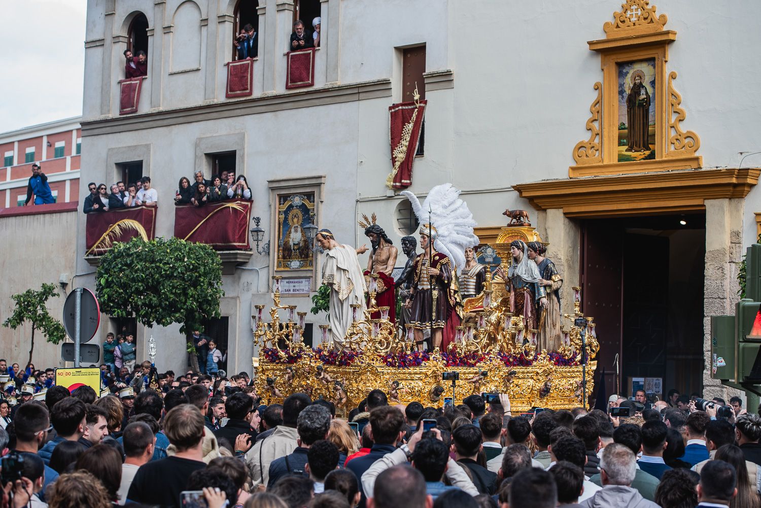 El misterio de la Presentación al Pueblo, de Sevilla, saliendo de San Benito. El misterio de la Presentación al Pueblo, de Sevilla, saliendo de San Benito.