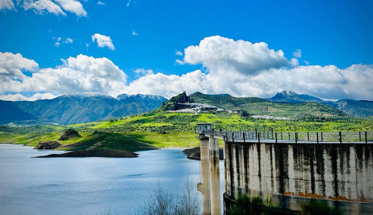 Zahara de la Sierra, un ejemplo de la mejora por las últimas lluvias. Zahara de la Sierra, un ejemplo de la mejora por las últimas lluvias.
