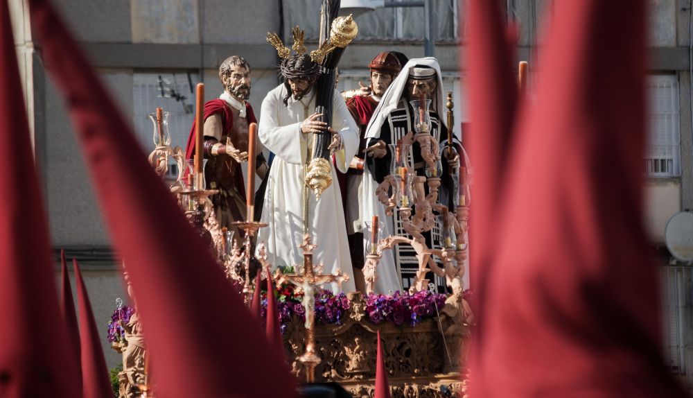 La hermandad de la Salvación de Jerez en la calle aún por su barrio.