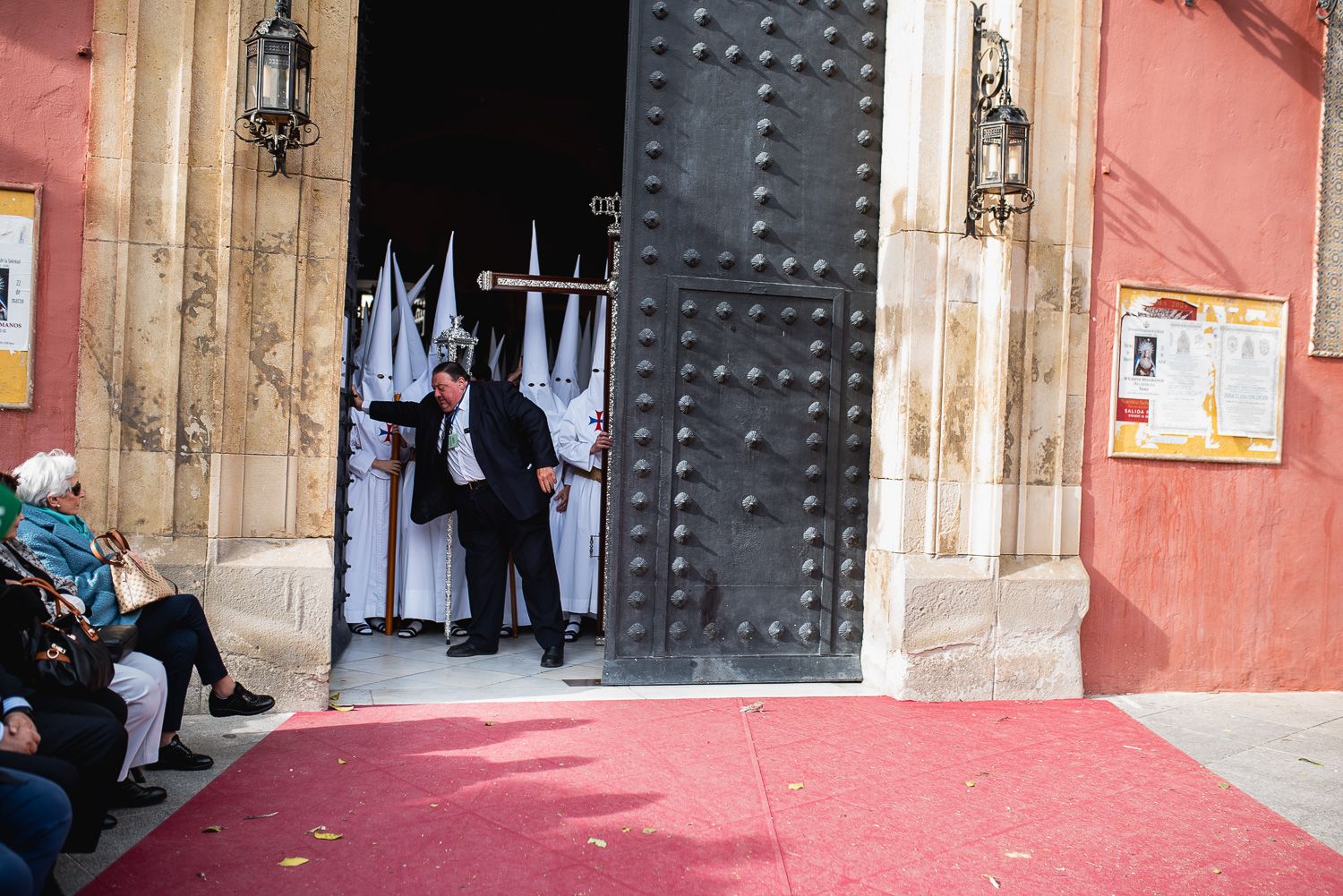 Sevilla disfruta de un Martes Santo con cinco hermandades en la calle