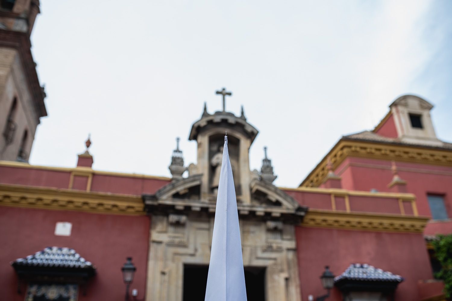 Sevilla disfruta de un Martes Santo con cinco hermandades en la calle