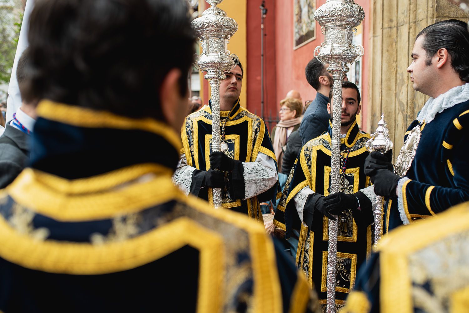 Sevilla disfruta de un Martes Santo con cinco hermandades en la calle
