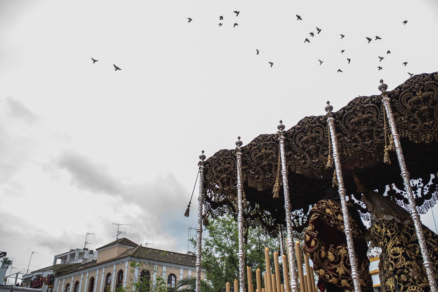 Sevilla disfruta de un Martes Santo con cinco hermandades en la calle