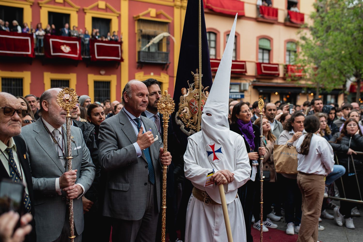 Sevilla disfruta de un Martes Santo con cinco hermandades en la calle