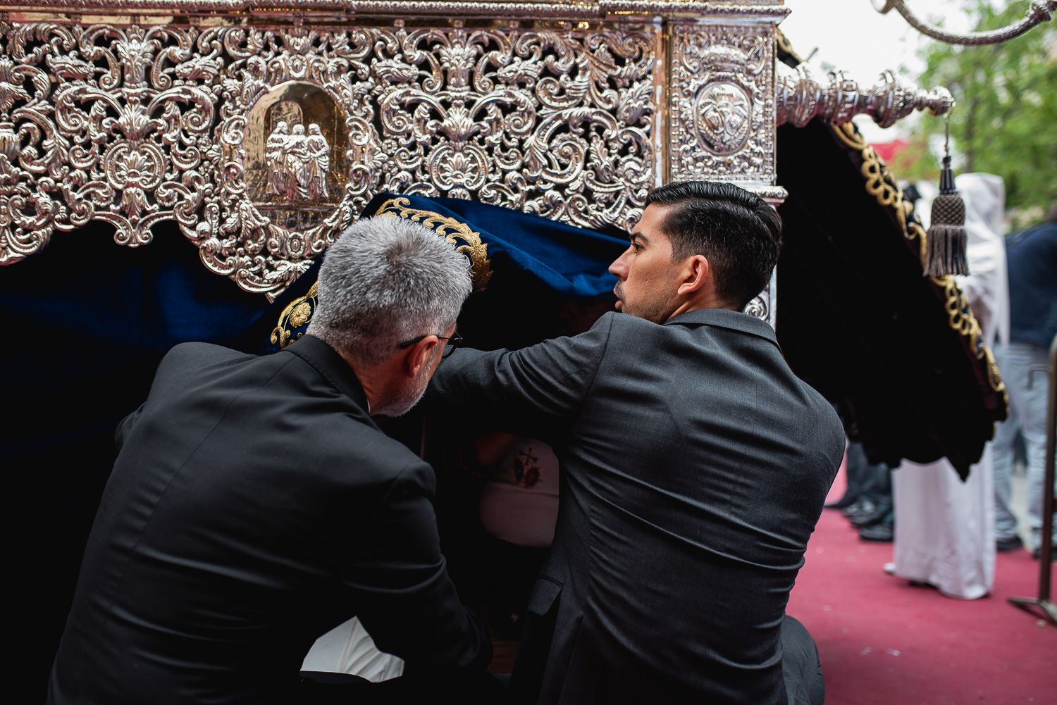 Sevilla disfruta de un Martes Santo con cinco hermandades en la calle