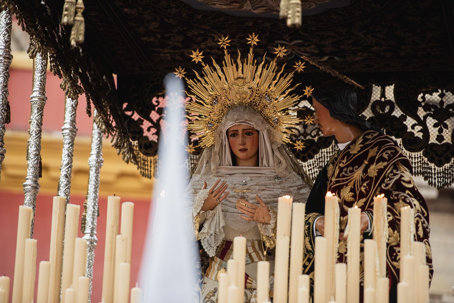 Sevilla disfruta de un Martes Santo con cinco hermandades en la calle