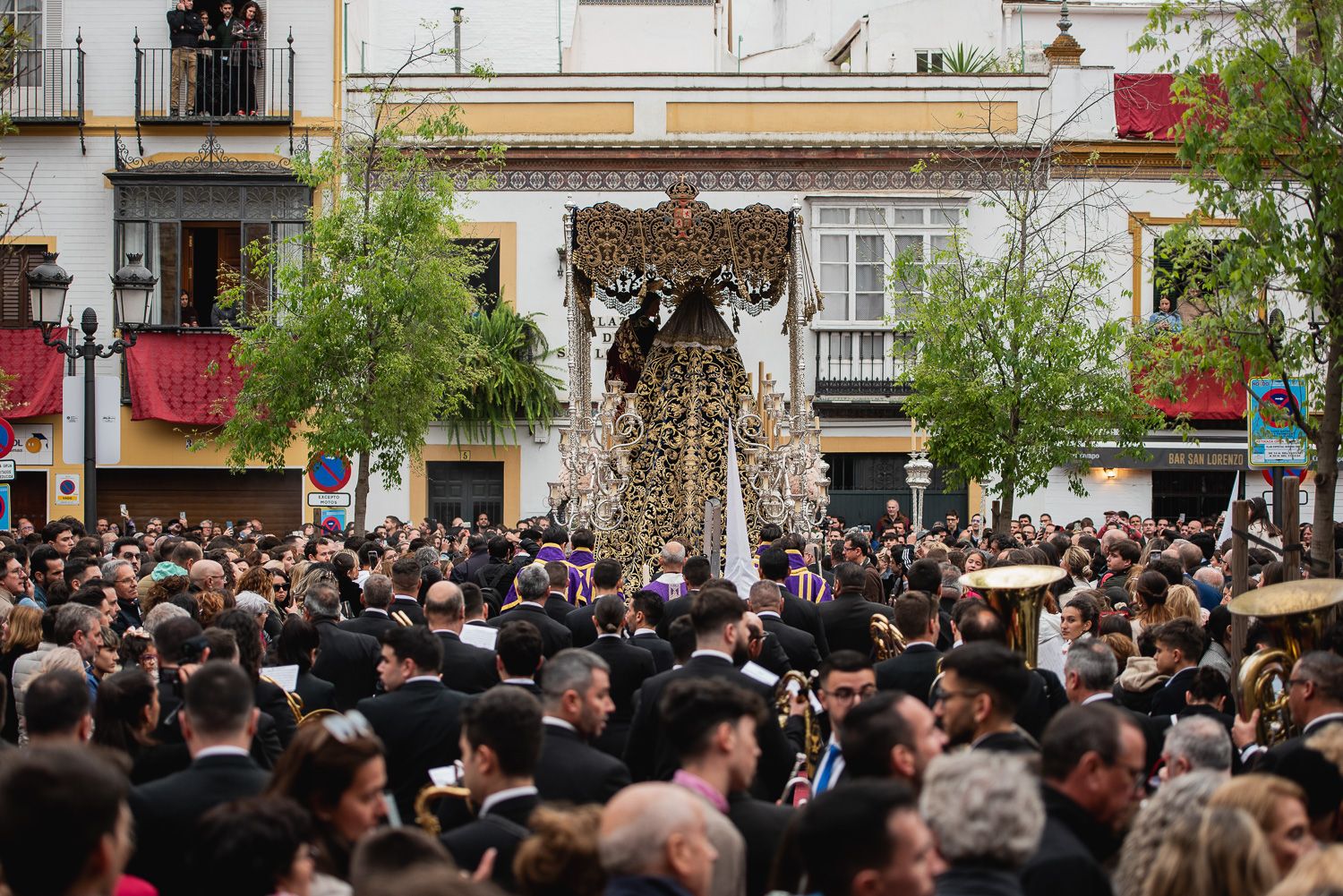 Sevilla disfruta de un Martes Santo con cinco hermandades en la calle
