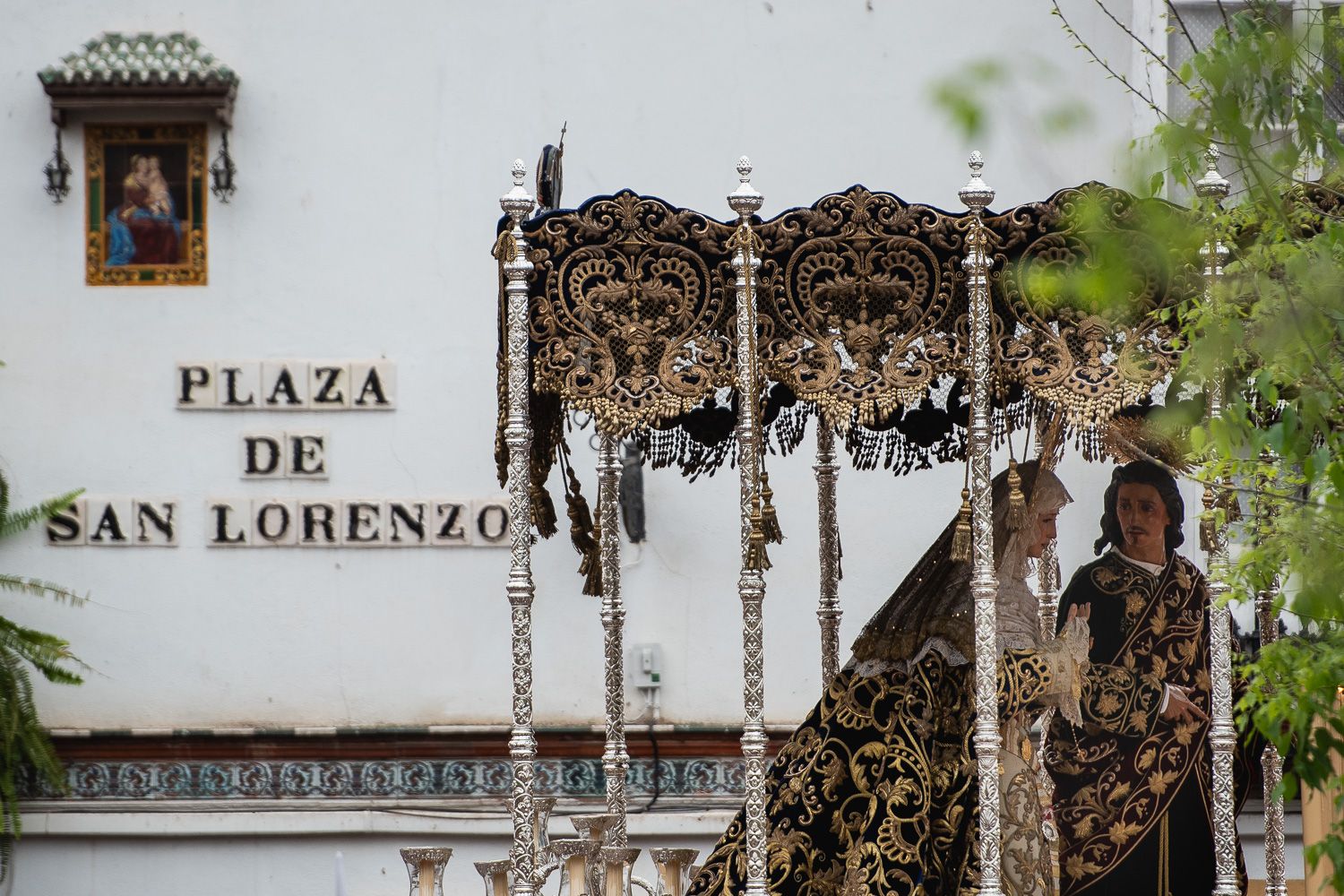 Sevilla disfruta de un Martes Santo con cinco hermandades en la calle