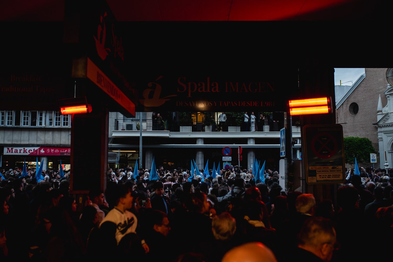 Sevilla disfruta de un Martes Santo con cinco hermandades en la calle