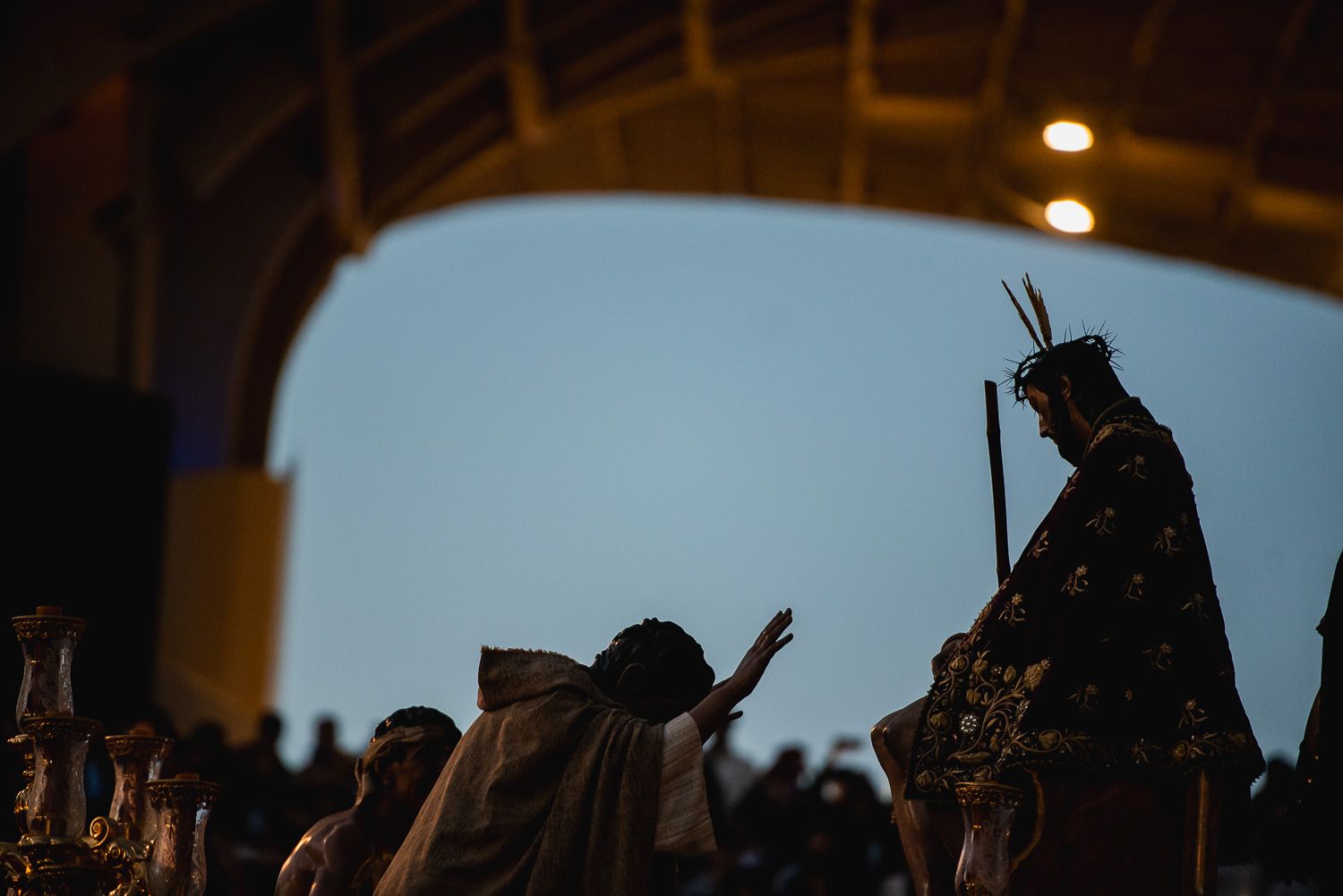Hermandad de San Esteban por las Setas el Martes Santo.