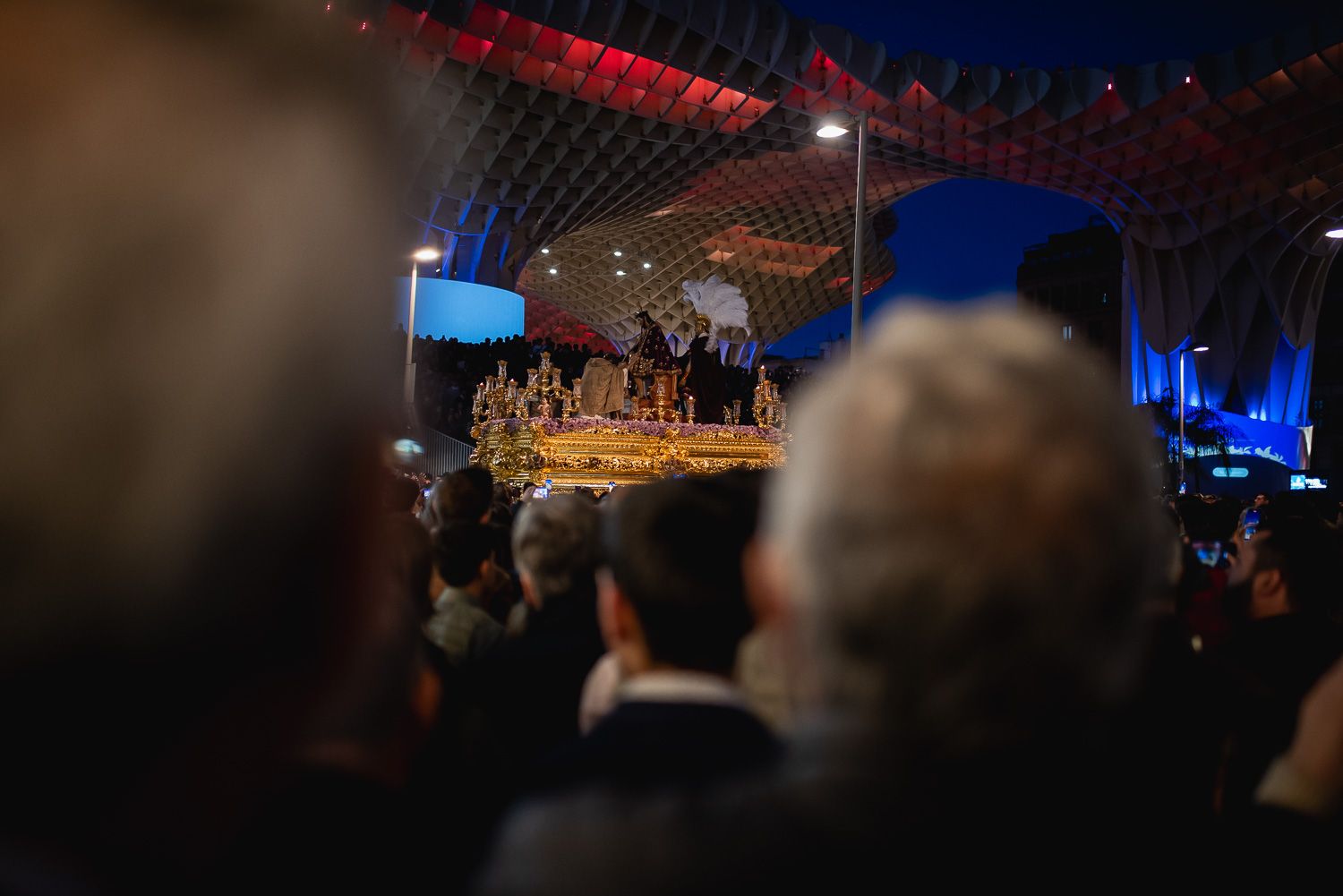 Sevilla disfruta de un Martes Santo con cinco hermandades en la calle