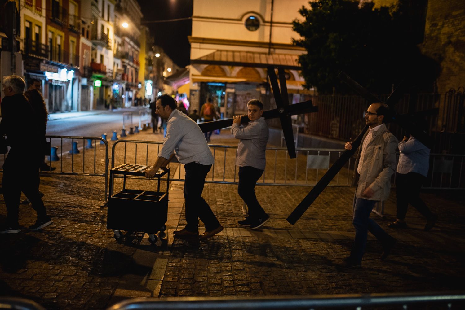 Sevilla disfruta de un Martes Santo con cinco hermandades en la calle