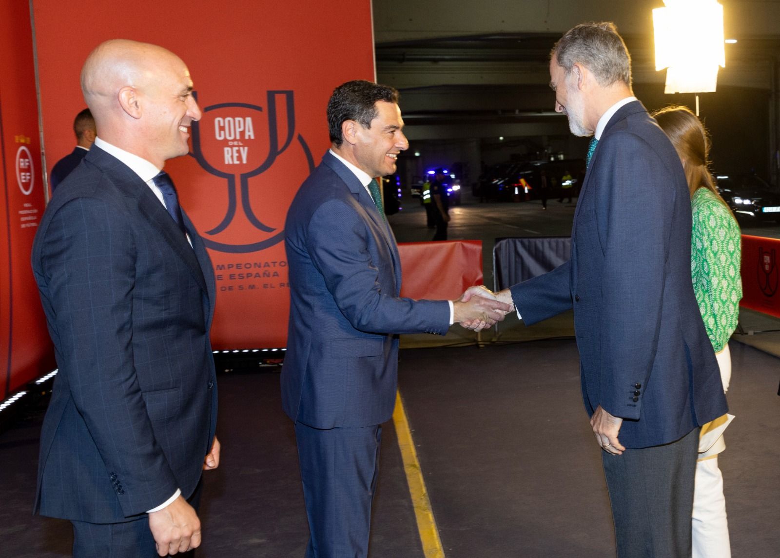 Rubiales y Juanma Moreno en una final de Copa del Rey.