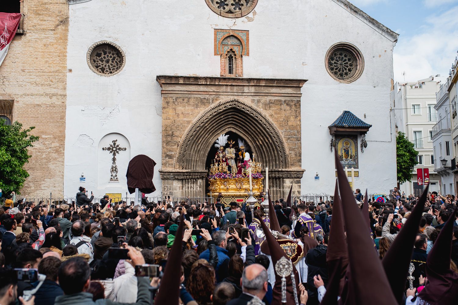 La salida del Carmen, este Miércoles Santo en Sevilla.