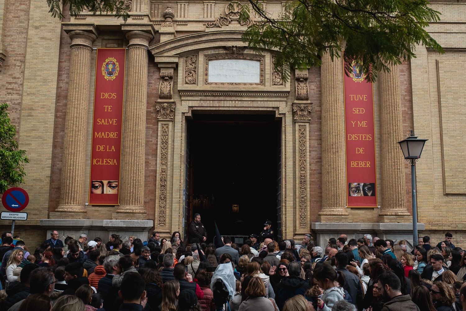 La Sed y El Rosario se quedan con las ganas este Miércoles Santo en Nervión.