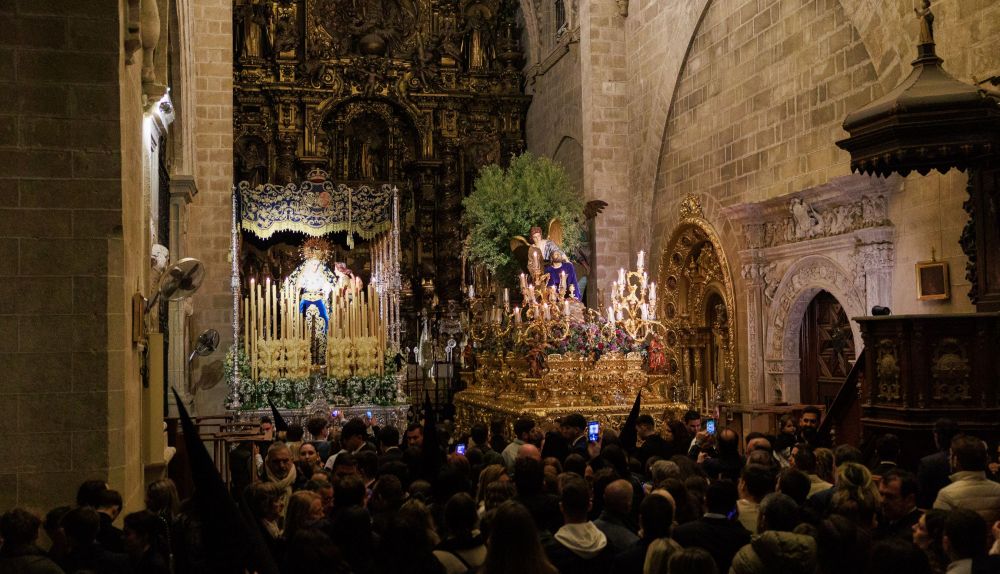 Lleno en Santo Domingo ante los pasos de la Oración en el Huerto.